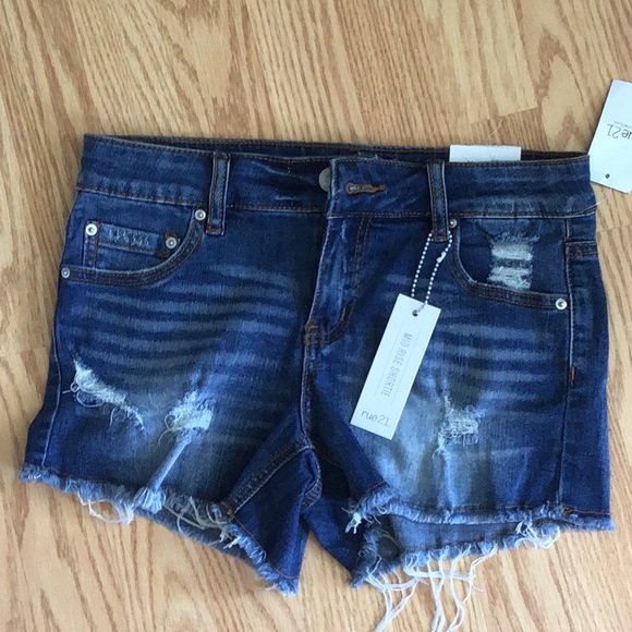 🌺SALE🌺 Rue 21 Mid-Rise Denim Shorts - Picture 2 of 5